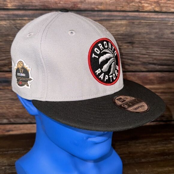 New Eta 9Fifty Toronto Raptors Grey/Black SnapBack Cap - Picture 2 of 8